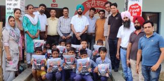विवाह की वर्षगांठ मौके स्पोर्टस किटें दी