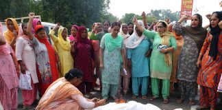 आंगनबाड़ी वकर्रो,हैल्परों ने गिद्दड़बाहा हुसनर चौंक में रोष मार्च निकाल