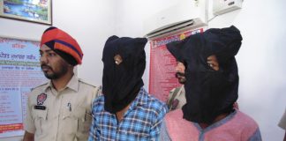 स्नैच किए मोबाइल बेचने आए दो आरोपी गिरफ्तार, 20 मोबाइल बरामद