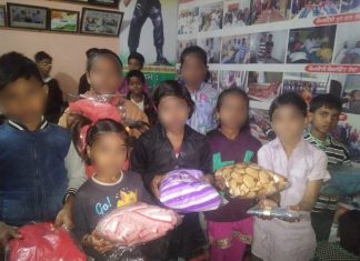 डॉ। नितिन गुप्ता ने ईविंग स्कूल में अपना जन्मदिन मनाया बच्चों के साथ मनाया