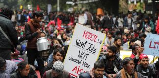 कांग्रेस ने की नेशनल रजिस्टर ऑफ अनइम्पलाइड की मांग