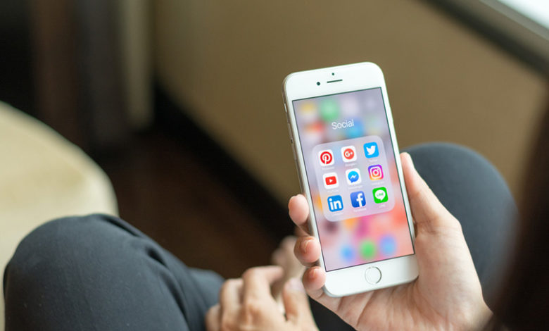 social-mobile-shutterstock_554381698-780x470