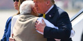 प्रधानमंत्री मोदी ने गले मिलकर किया राष्ट्रपति ट्रंप का स्वागत
