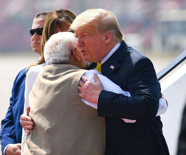 24_02_2020-modi_trump_airport_20058542_122328583