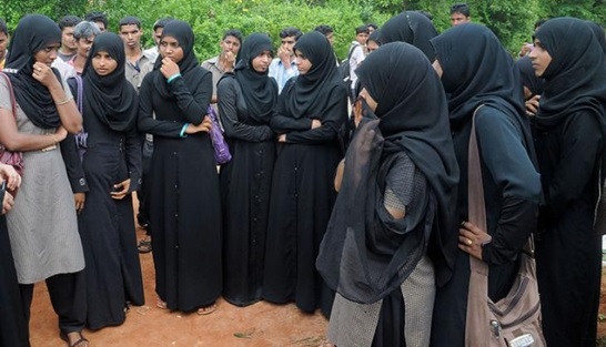 Minority-Schemes-India-03-Muslim-women-burkha-hijab