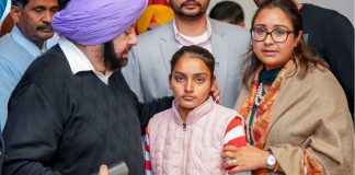 अमनदीप कौर को बहादुर पुरस्कार और मुफ्त शिक्षा देने की घोषणा की कैप्टन ने