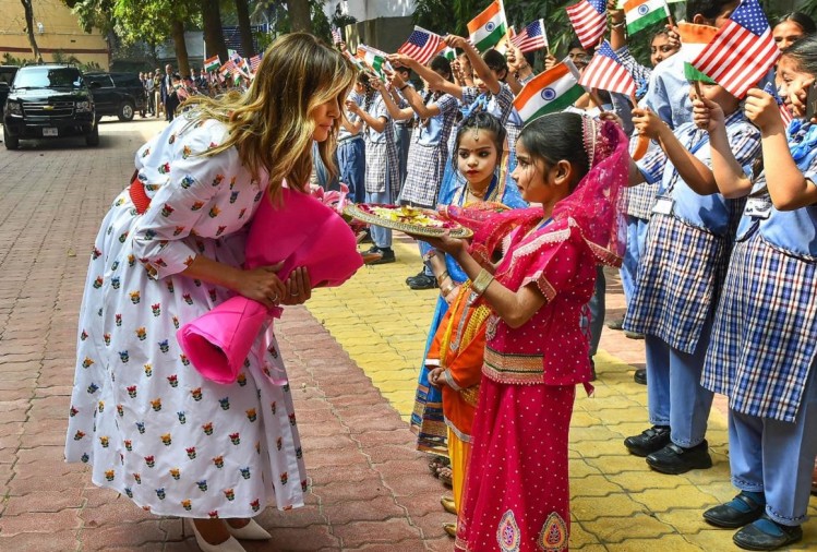 melania-trump-in-happiness-class_1582615914
