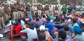 कैप्टन के जन्मदिन पर बेरोजगार अध्यापकों ने मोती महल की तरफ किया रोष मार्च