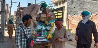सब्जियों में 130 ट्रालियां बांटी