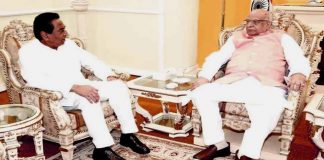 राज्यपाल लालजी टंडन से मिले सीएम कमलनाथ, फ्लोर टेस्ट कराने की मांग