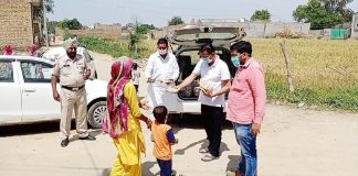 आसरा फाऊडेंशन दो वकत का भोजन गरीब व जरूरतमंदों के लिए करवा रही तैयार विधायक वडिग़ की भांति उनकी धर्मपत्नी भी लोग भुखे ना रहे निभा रही सेवा