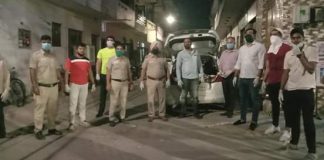 भूख मिटाने के लिए युवा समाजसेवी बना रहे है भंडारा