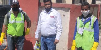 जरूरतमंद लोगों को वितरित कर रहे लंगर