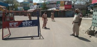 कर्फ्यू पुलिस ने कस दिया, सामाजिक कार्यकर्ताओं ने लंगर सेवा जारी रखी