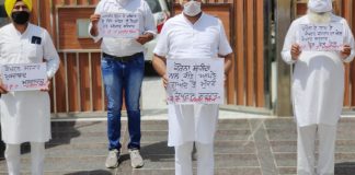 आम आदमी पार्टी जिला बठिंडा ने काली पट्टी बांधकर कैप्टन सरकार का विरोध