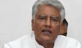 सुनील जाखड़ ने पार्टी अध्यक्ष सोनिया गांधी को पत्र लिखकर प्रताप सिंह बाजवा और शमशेर सिंह दुल्लो के खिलाफ कार्रवाई की मांग की