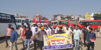 Prtc कार्यकर्ताओं ने झंडा फहराए जाने के बाद हिंसक प्रदर्शन किया