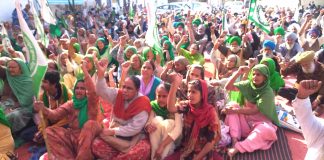 खेती कानून ; दिल्ली कूच के बावजूद बरनाला मोर्चों में बढ़ा जलसा