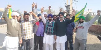 काले कानून का विरोध कर रहे किसानों के हक में उतरे अकाली