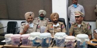 गैंगस्टर को हथियार सप्लाई करने वाले दो काबू
