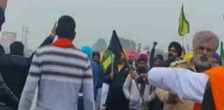 प्रधानमंत्री नरेंद्र मोदी की रैली में भाग लेने जा रहे भाजपाइयों की किसानों से हाथापाई