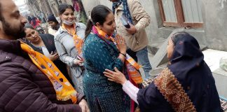 बेटी खुशमेहर कौर बरकंदी भी डटी चुनाव प्रचार में