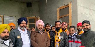 कांग्रेस से तंग आकर लखविंदर सिंह अपने सहयोगियों के साथ मौजूदा सरपंच रोजी बरकंडी के नेतृत्व में अकाली दल में शामिल हुए