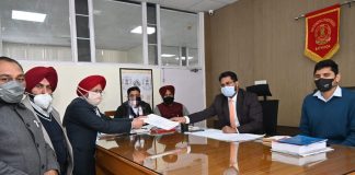 सादगी और साधारण ढंग के साथ जगरूप सिंह गिल ने भरे नामजदगी पत्र