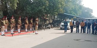 बलिदान दिवस पर शहीदों की याद में दो मिंट का मौन रखा
