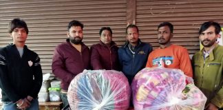 जन्मदिन पर सहारा को कंबल भेंट किए