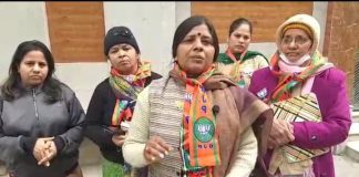 सामाजिक कार्यकर्ता वीनू गोयल ने भारतीय जनता पार्टी के लिए घर-घर जाकर प्रचार अभियान शुरू किया