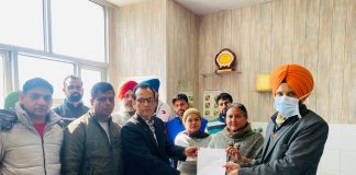 मल्टीपर्पज कर्मचारियों ने कोविड वैक्सीन को लेकर तोड़े जा रहे नियमों की चुनाव आयोग से की शिकायत