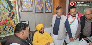 जैतो मंडी के मोती टिंबर स्टोर पर पहुंचे मुख्यमंत्री चन्नी