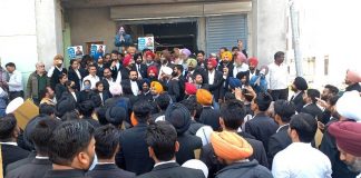 वकील भाईचारे ने जगरूप गिल के साथ किया पैदल मार्च