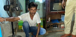 17 वर्षीय लड़की ने छत से लटका कर आत्महत्या की