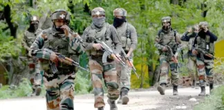 जम्मू-कश्मीर में महिला समेत 2 आतंकी गिरफ्तार, AK-47 समेत कई हथियार बरामद