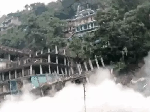 कुल्लू में 30 सेकेंड में 7 इमारतें गिरीं, 24 घंटे में 12 लोगों की मौत