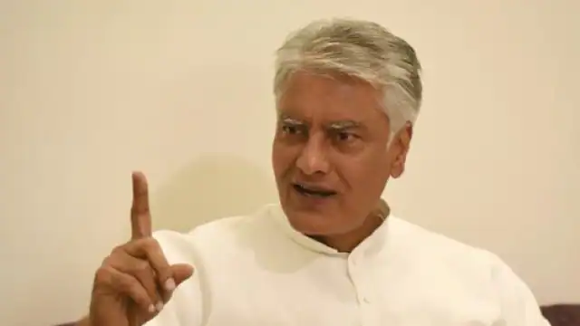 sonia_ji_spare_punjab_old_congressman_sunil_jakhar_was_heard_a_lot_by_leaving_the_party_and_the_high_1652516627